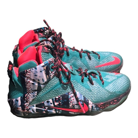 Nike LeBron XII 12 GS Emerald Green Christmas Akron Birch Sneakers Size 6.5Y. - Picture 2 of 7